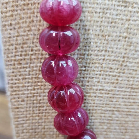 Carved ruby red necklace, Aprilsplace you Choose length - Picture 3 of 7